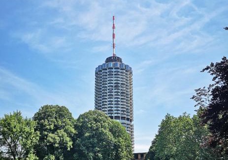 Antonsviertel Apartment | NEW I GREAT CITY VIEW I 32 FLOOR I BOXSPRINGBED and NETFLIX