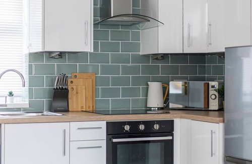 Derby House | New! Immaculate and Cosy 3 bed Home | Free Wi-Fi