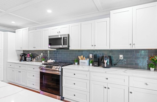 Savannah House | NEW IMMACULATE and quiet 4br Retreat between SAV DownTown & Tybee Island