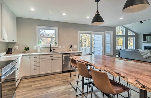 Bentonville House | NEW! Immaculate Sanctuary w/ Hot Tub & Fire Pit!