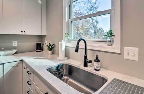 Bentonville House | NEW! Immaculate Sanctuary w/ Hot Tub & Fire Pit!