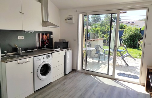 Saint-Martin-de-Crau Apartment | New independent studio