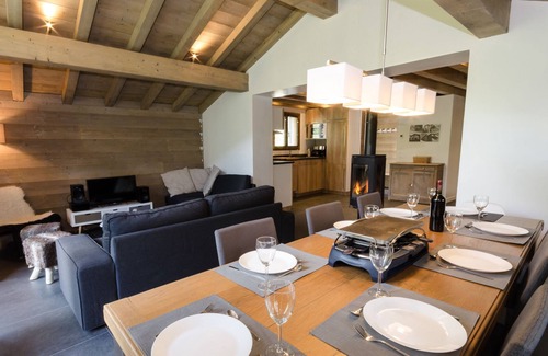 Peisey-Nancroix Ski Chalet | new independent 4 * chalet at the foot of the cable system leading to paradiski