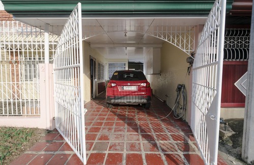 Matandang Balara House | New intramural Village 3BR3TB along Commonwealth Ave - Spacious House Bn