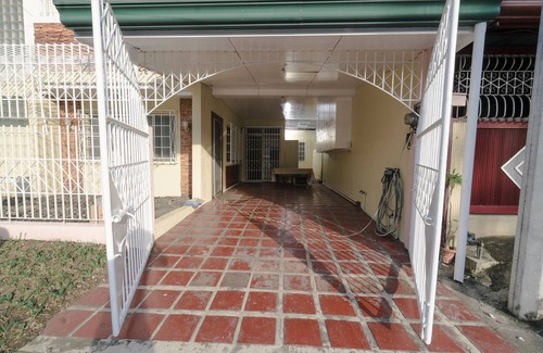 Matandang Balara House | New intramural Village 3BR3TB along Commonwealth Ave - Spacious House Bn