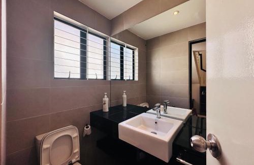 Tanjung Bungah House | New Island Luxe Retreat Vacation Home 14pax Nearby Gurney