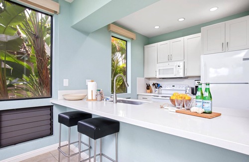 Wailea Condo | NEW KBM Resorts | Spacious Partial Ocean View 2-Bedroom Honua Kai Collection | Multi Unit Listing | Same Floor | 2 Free Rental Cars! GCH-121/81
