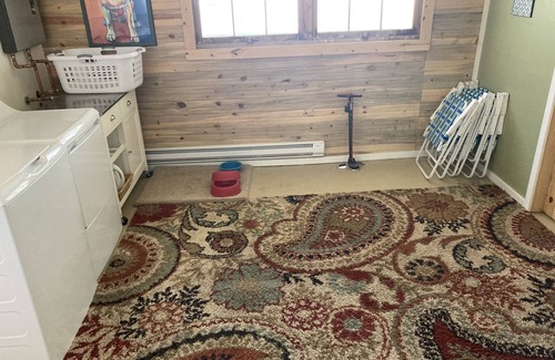 Fruita House | New King Bed - 2 Blocks From Downtown - best backyard in Fruita!