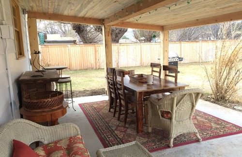Fruita House | New King Bed - 2 Blocks From Downtown - best backyard in Fruita!
