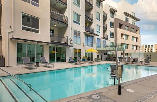 Mid-Wilshire Apartment | NEW LA Home with Free Parking 10 Min to Cedars