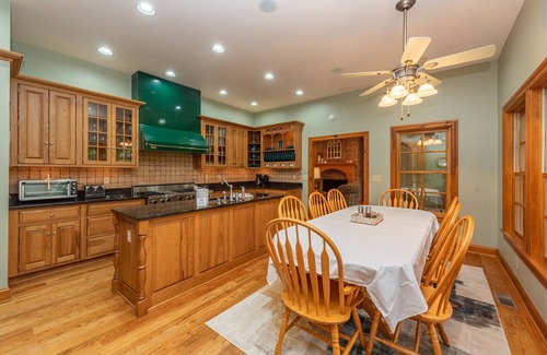 North Glade Hills House | New! Lake Therapy: Lakefront, Dock Slip, Hot Tub!