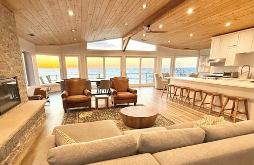 Door County House | NEW Lakefront 3 Acre Renovated Egg Harbor Getaway