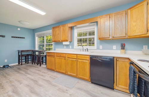Henrico House | New! Lakefront, Great Location, Pet Friendly