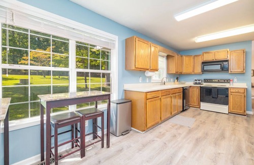 Henrico House | New! Lakefront, Great Location, Pet Friendly
