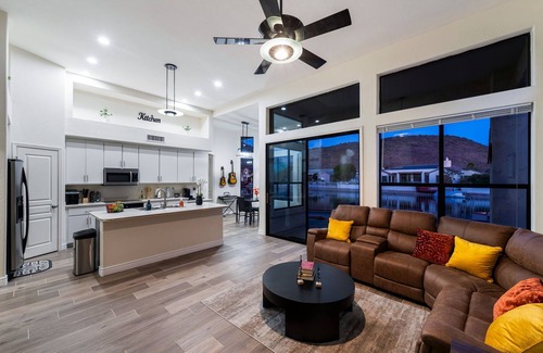 Arrowhead Ranch House | New Lakefront Home with Boat, Pool & Mountain View’s