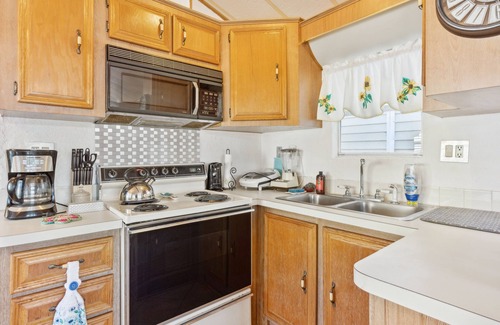 New London House | NEW! Lakefront Retreat in Badin Shores Resort