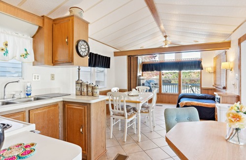 New London House | NEW! Lakefront Retreat in Badin Shores Resort