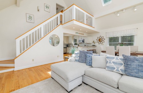 Quail Ridge House | New! Lakeview, Charming 3BR, Hot Tub, Firepit, Pet Friendly, WiFi