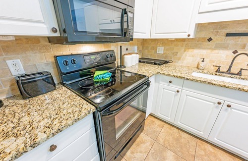 Vaught Condo | NEW! Large 2BR | Savannah Shores | Pool|Pickleball