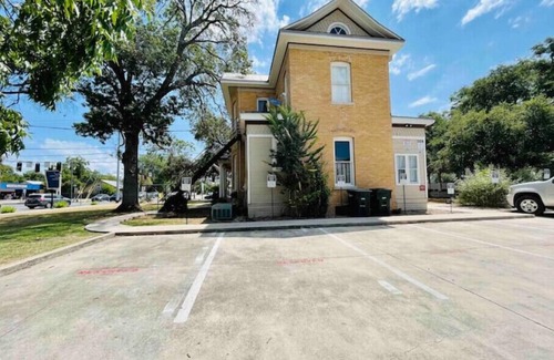 New Braunfels House | NEW-Large Groups, Center of Town: UNION HAUS