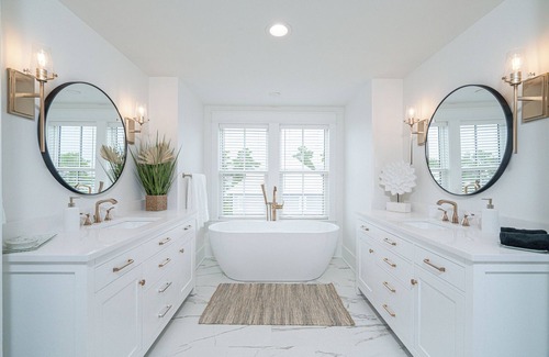 Lakeside at Blue Mountain Beach House | New large home-3400 sq ft-3 balconies-2 free bikes-gourmet kitchen