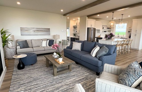 Sea View House | NEW Large upscale ocean view! Sunroom, hot-tub and 1 minute to amazing beach