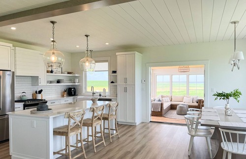 Sea View House | NEW Large upscale ocean view! Sunroom, hot-tub and 1 minute to amazing beach