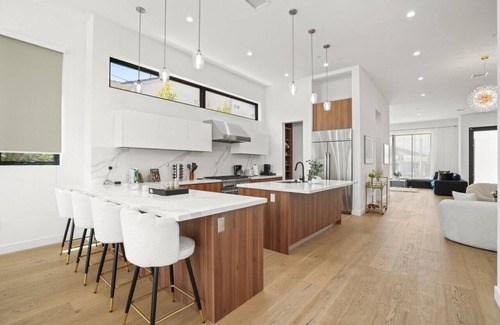 McLaughlin House | New Lavish Elegant 3Bd Family Home MarVista Pet Ok