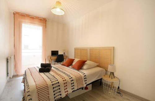 Fontaine Lestang-Bagatelle-Papus-Tabar-Bordelongue Apartment | NEW-Le Patio St Cyprien - Parking - Terrasse - Netflix
