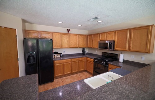 Northeast Heights House | New listed home near Balloon Fiesta Park! Sleeps 10!