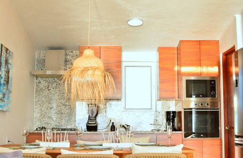 La Audiencia Apartment | New listing - 2 bedroom, 2 bathroom, AC, Ocean view.