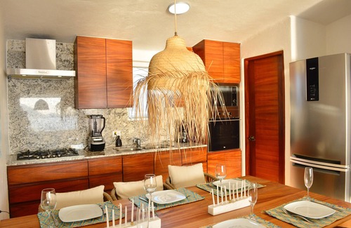 La Audiencia Apartment | New listing - 2 bedroom, 2 bathroom, AC, Ocean view.