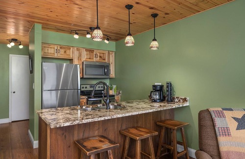 Notch Estates Condo | New Listing-2 miles to SDC-2 King Bedrooms