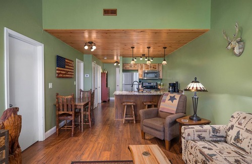 Notch Estates Condo | New Listing-2 miles to SDC-2 King Bedrooms