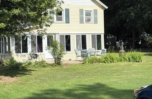 Brooklyn House | New listing! 3bedroom 2full bath cottage on Wamplers lake in Brooklyn, Mi.