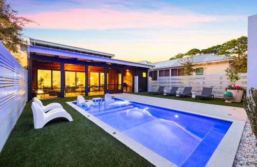 San Juan House | NEW Listing! 4 BR/3.5 BA, SLEEPS 10, HEATED SALT WATER POOL