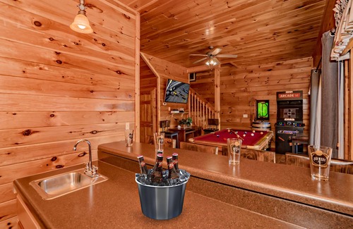 Gatlinburg - Pigeon Forge Cabin | New Listing! Amazing View, 2 Hot Tubs, Pool Table, & Free Attractions