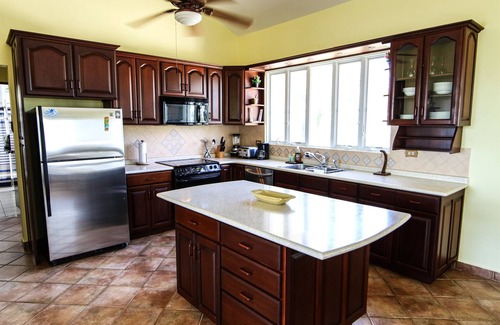 Puntas Villa | New listing! Amazing views, walk to beach!