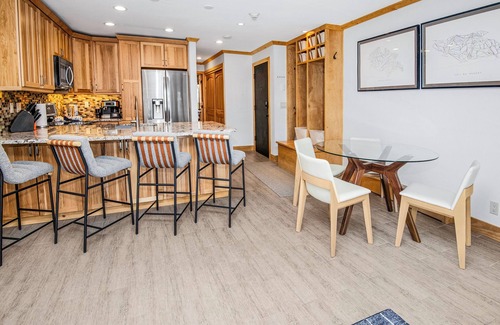 Avon Condo | New Listing! Avon Stay | Gondola Access | Nottingham Lake & River Trail