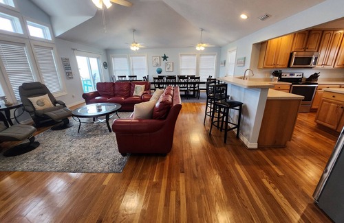 Sandbridge House | New Listing! Beachfront/Pool/Hot Tub