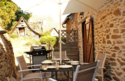 Vieillevie Cottage | NEW LISTING! Beautifully restored stone cottage in a small hamlet in Lot Valley