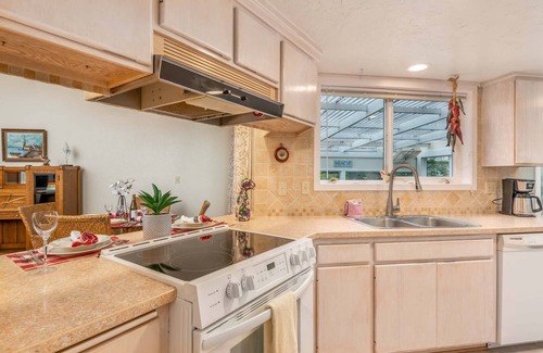 Florence House | New listing! Beautiful centrally located Florence home near the river, gas grill, game room
