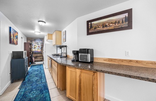 Southeast Bend House | New Listing! Bend Home ~ Hot Tub ~ Dog Friendly