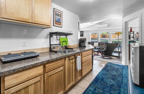 Southeast Bend House | New Listing! Bend Home ~ Hot Tub ~ Dog Friendly