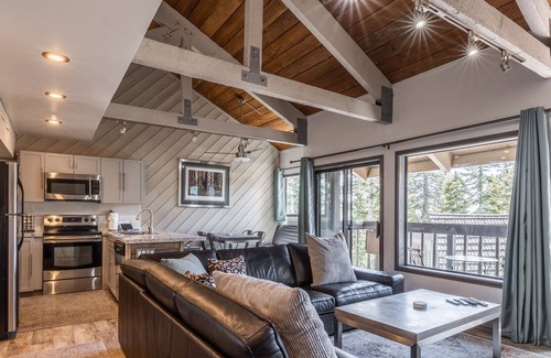 Mammoth Lakes Condo | New Listing Bigwood #20 Bldg H - Updated 1 Bedroom Plus Loft 2 Bathroom Condo Sleeps 6