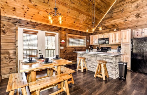Langston Cabin | New Listing - Cabin on Lake Guntersville