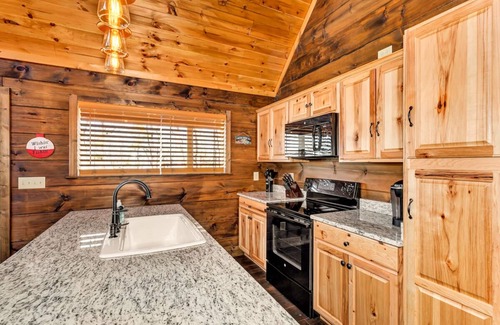 Langston Cabin | New Listing - Cabin on Lake Guntersville