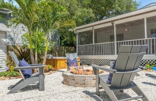 Crystal Beach House | NEW LISTING!! Catch the Breeze on Crystal Beach