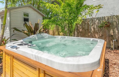 Crystal Beach House | NEW LISTING!! Catch the Breeze on Crystal Beach