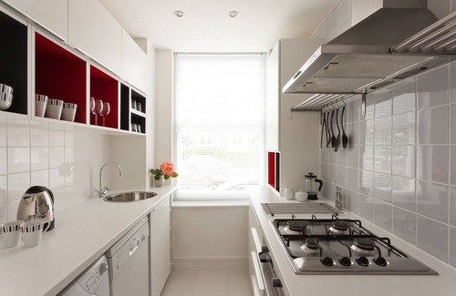 Queen's Park Apartment | NEW LISTING Charming 2BR 1BA Apartment 15 min to centre